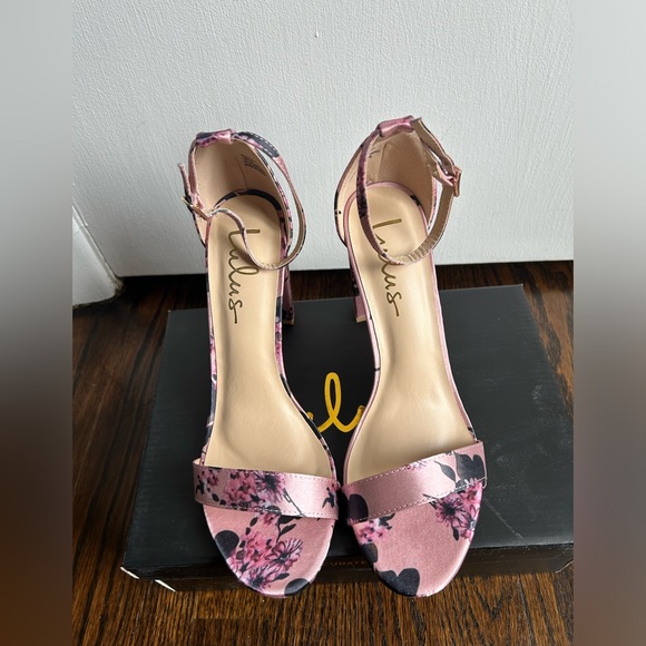 NIB Lulus Taylor Satin Floral Heel- Size 8 - Picture 6 of 6